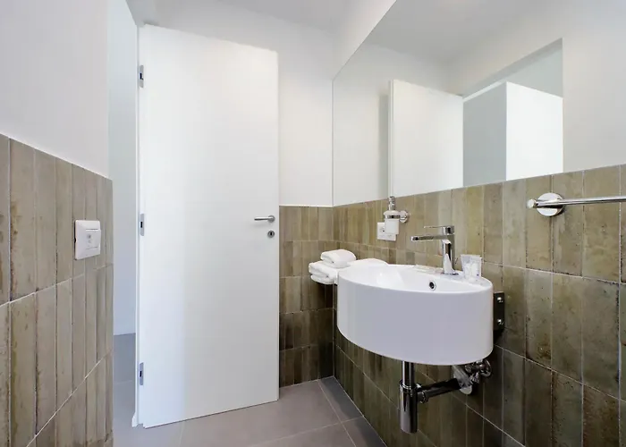 Ych-montebello - Рим